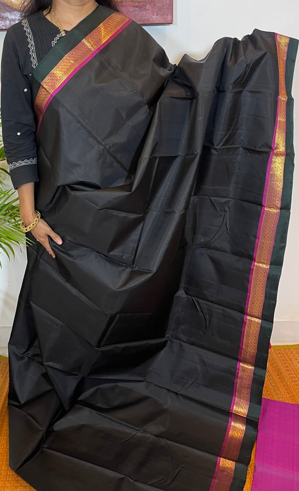 Black and Magenta  Kanjivaram Silk Saree - Small Border