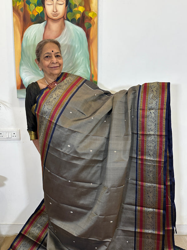 Greyish Brown Navanari Kunjaram Handwoven Kanjivaram Silk Saree